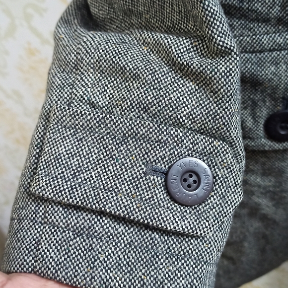 Yves Saint Laurent - Picture 5 of 6